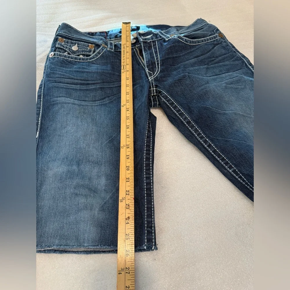 True Religion Jeans Shorts Men’s Sz 36 Flap Pockets Made In USA Distressed *Flaw